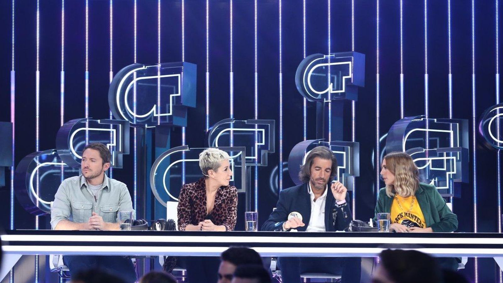 El jurado de Operación Triunfo, en la gala 7, con Brisa Fenoy a la derecha.