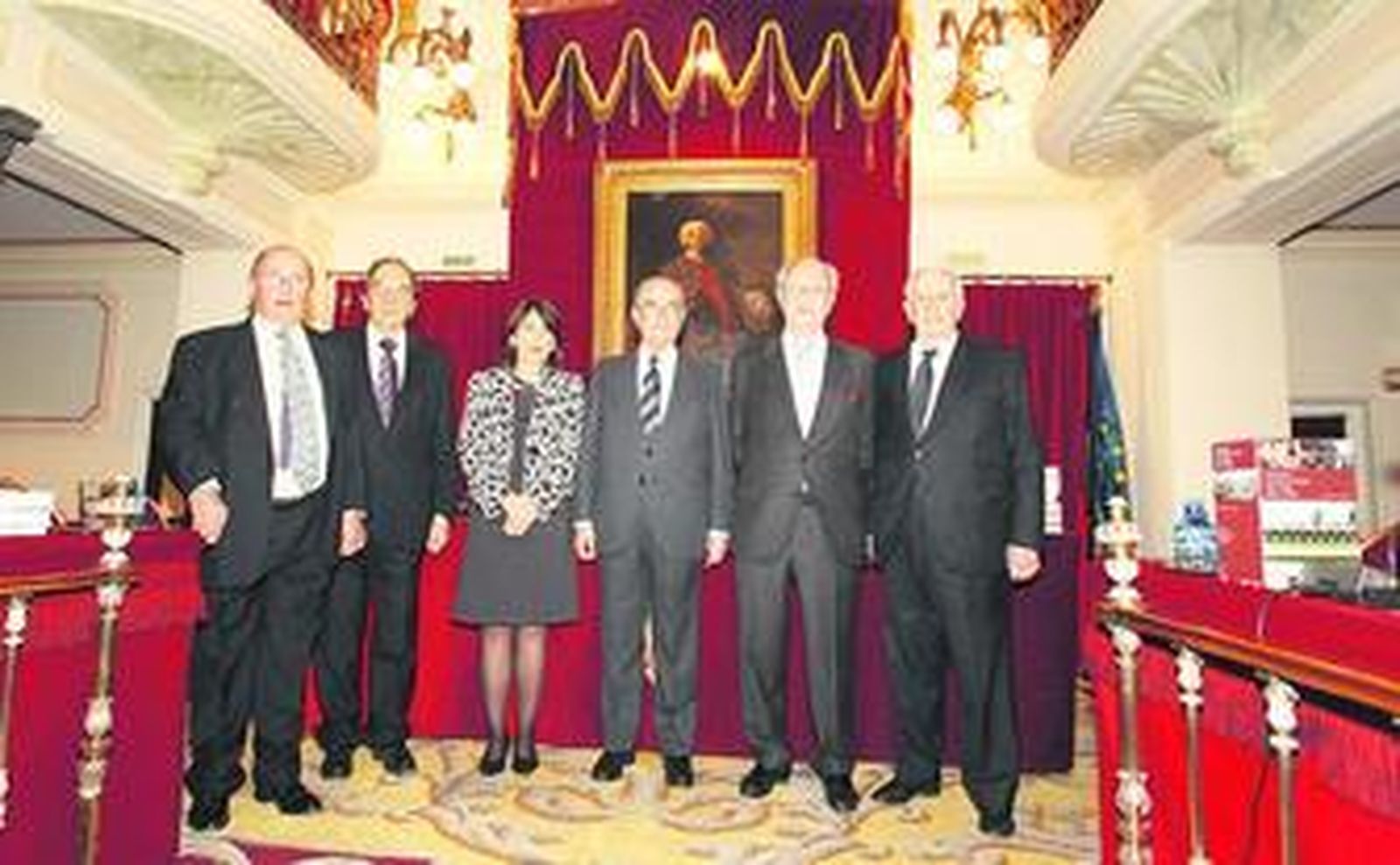José Antonio Escudero, Rafael Calvo Ortega, María del Pino, Landelino Lavilla, Raúl Morodo y Manuel Olivencia, ayer en la presentación en Madrid.