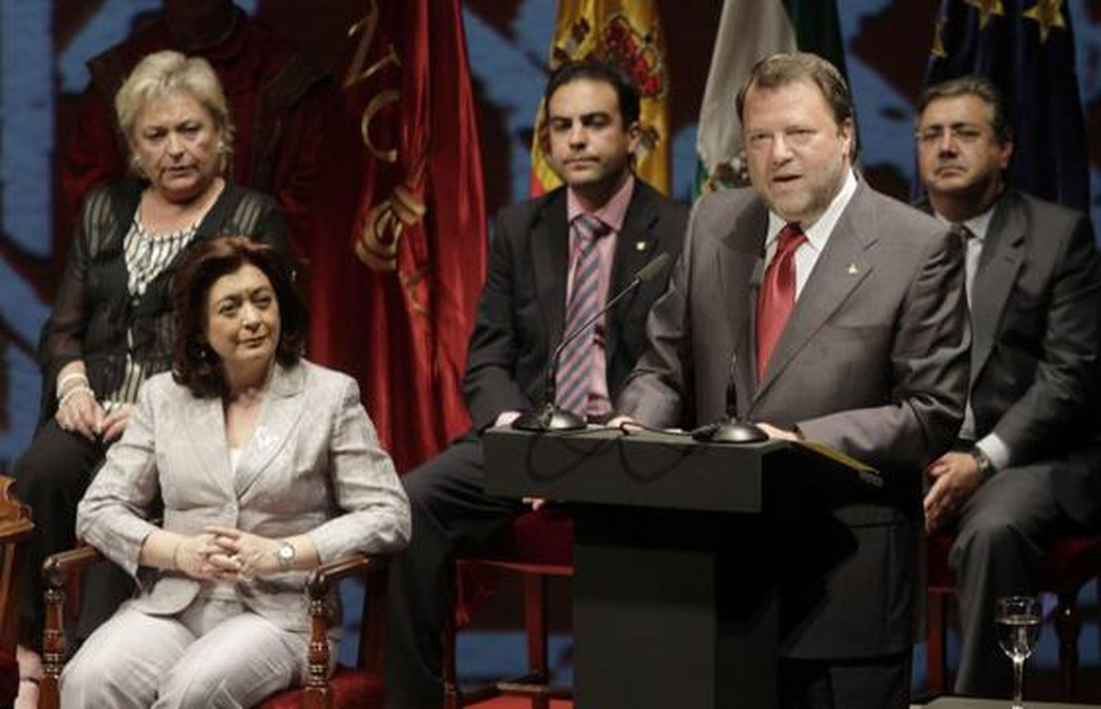 El alcalde de Sevilla, Alfredo Sánchez Monteseirín, dirigió unas palabras en el acto.

Foto: Antonio Pizarro, Victoria Hidalgo
