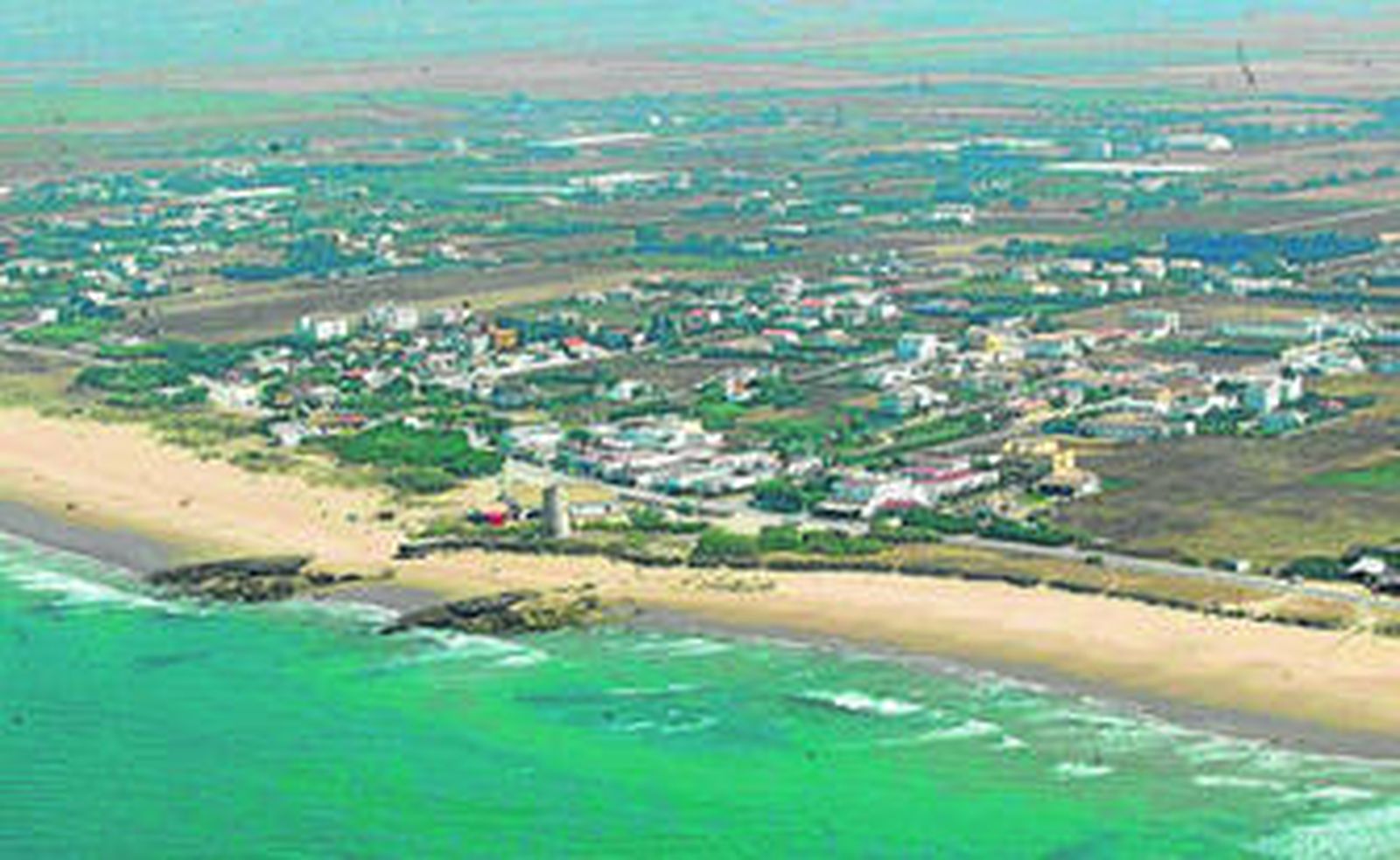 Vista aérea de la playa de El Palmar, en la costa gaditana.