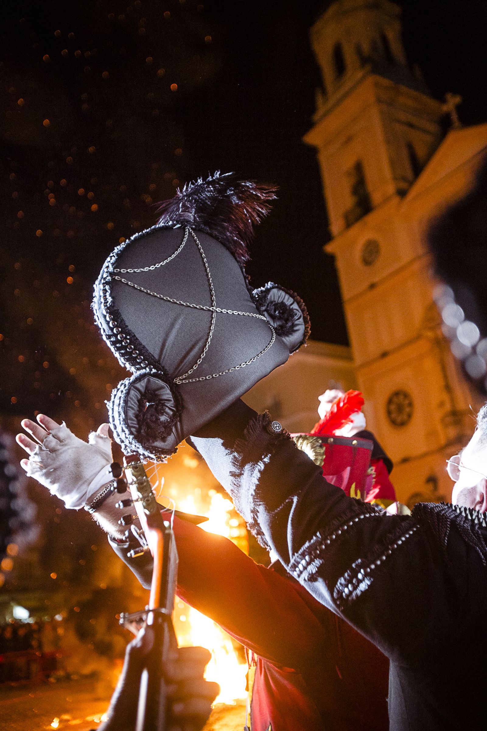 Las imágenes del pregón y la quema del Dios Momo