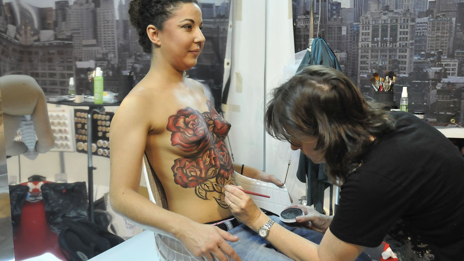 Demostración de 'body painting' en Expobelleza.
