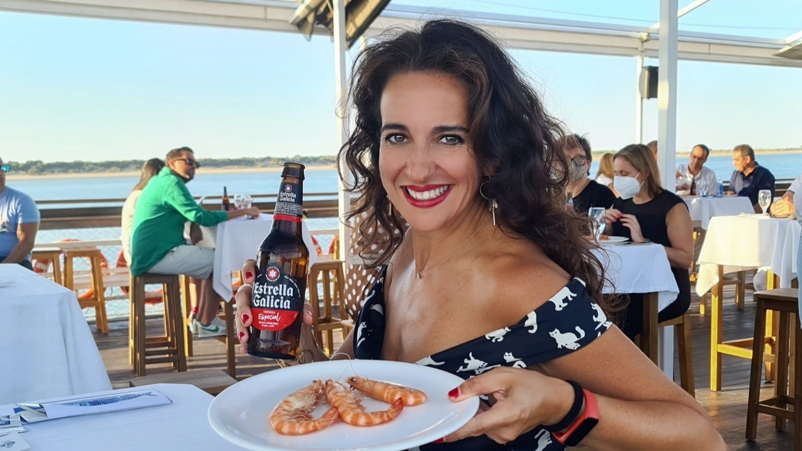 Zarpamos para brindar por la puesta de sol