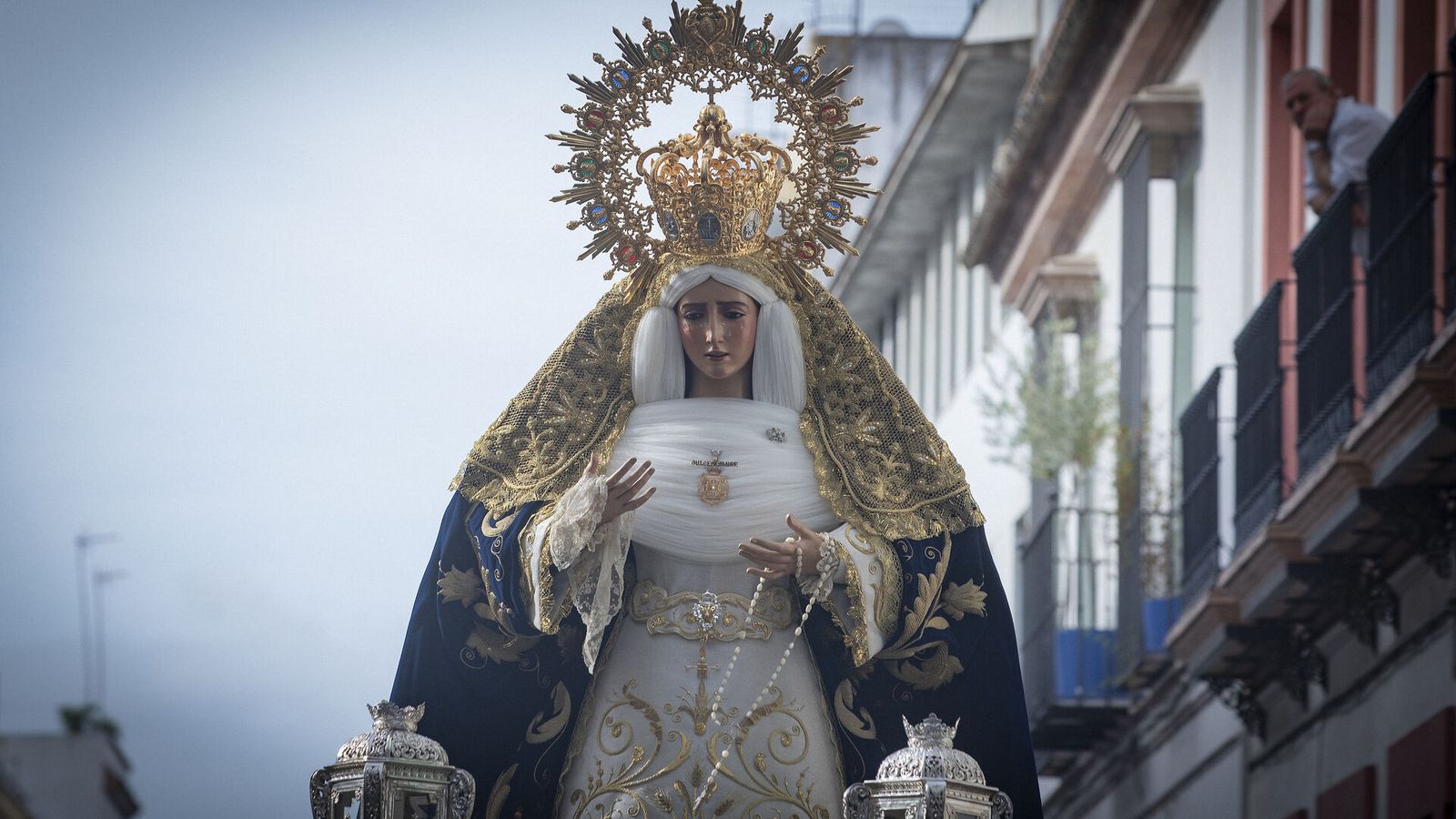 La Virgen del Dulce Nombre en su rosario matutino