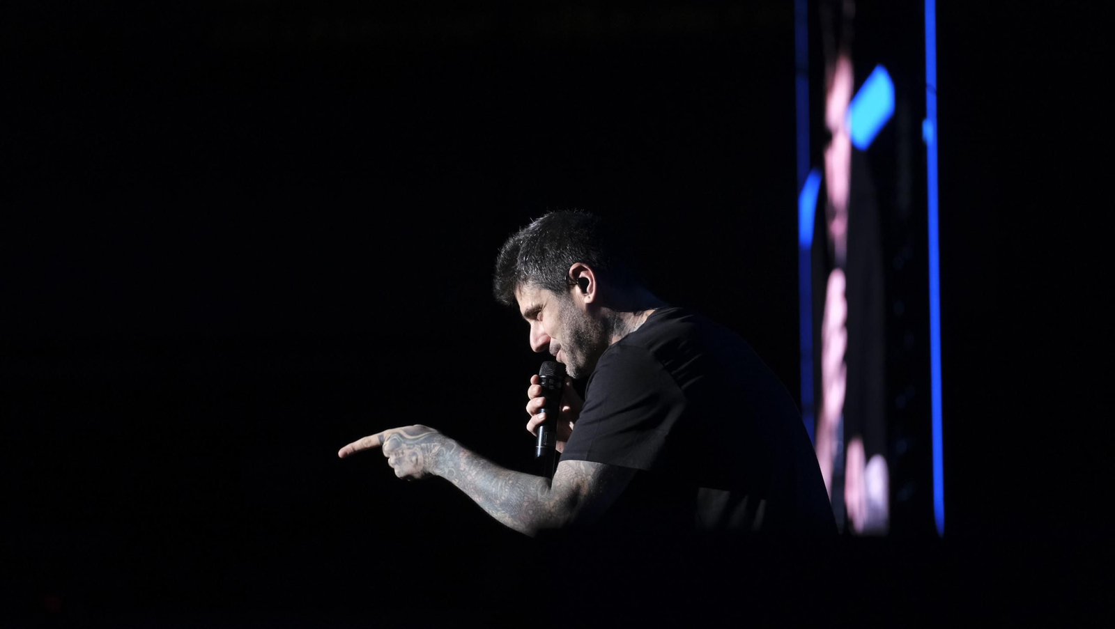 El concierto de Melendi llena de fans la Plaza de Toros de Almería, en imágenes