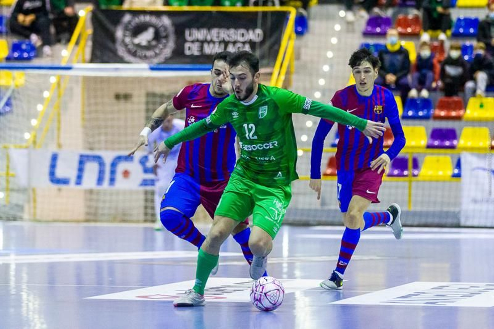 Cobarro, ante el Barça.