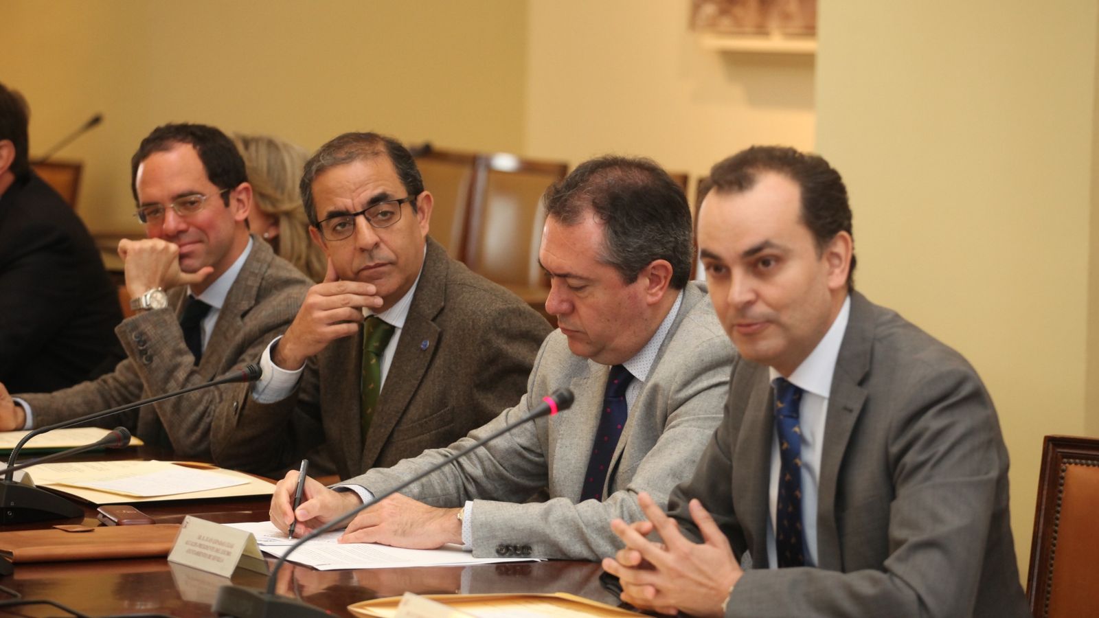 José Guadix, director general de Transferencia del Conocimiento; Miguel Ángel Castro, rector de la US; Juan Espadas, alcalde de Sevilla; y Pablo Cortés, director de la Cátedra.