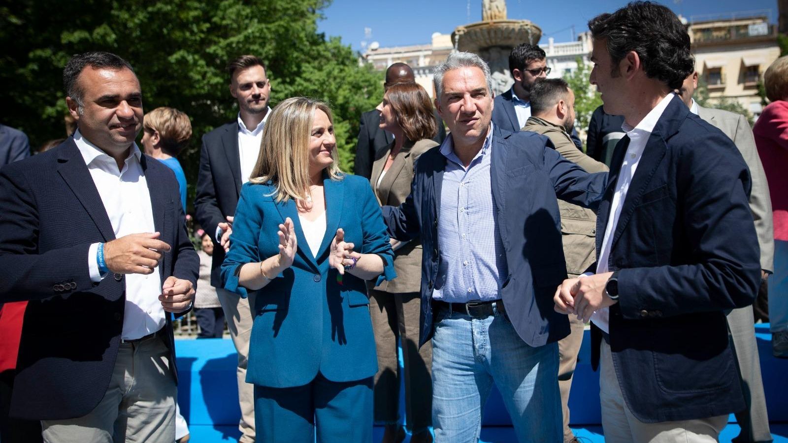 Marifrán Carazo habla con Elías Bendodo, Jorge Saavedra y Francis Rodríguez