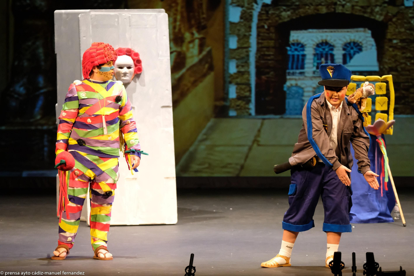 Cuando tú te acuestas yo me levanto