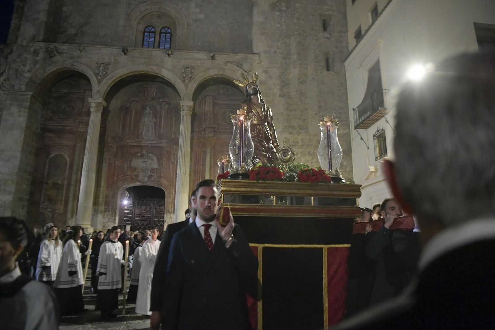 Los cofrades se echan la calle para disfrutar del ecuador de la Cuaresma