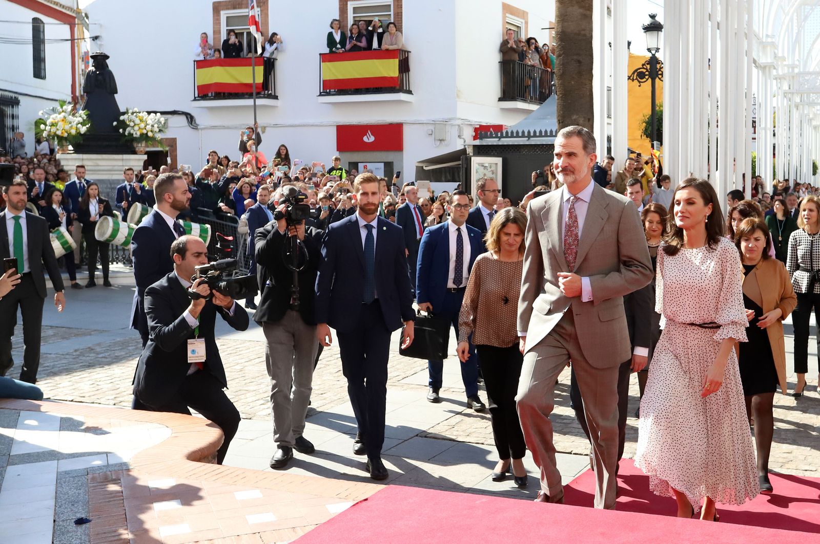 Imágenes de Don Felipe y Doña Letizia en su visita a la Virgen del Rocío
