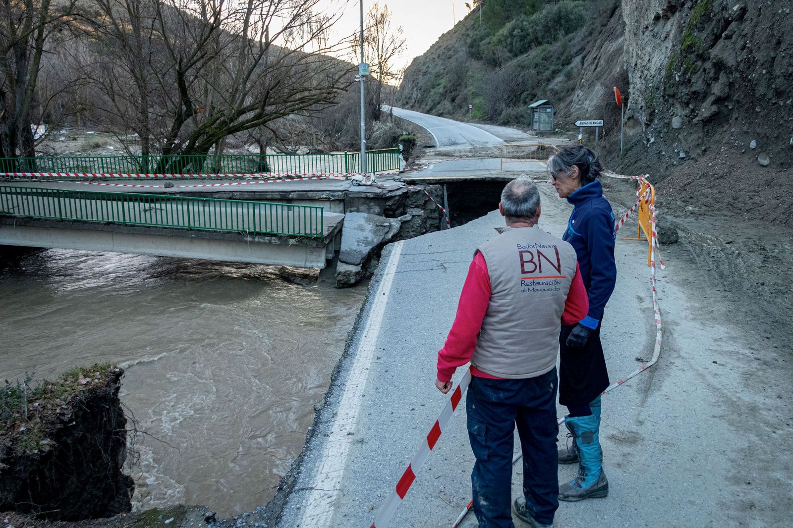 Fotos: así se han encontrado los vecinos de Dúdar su pueblo tras regresar del desalojo