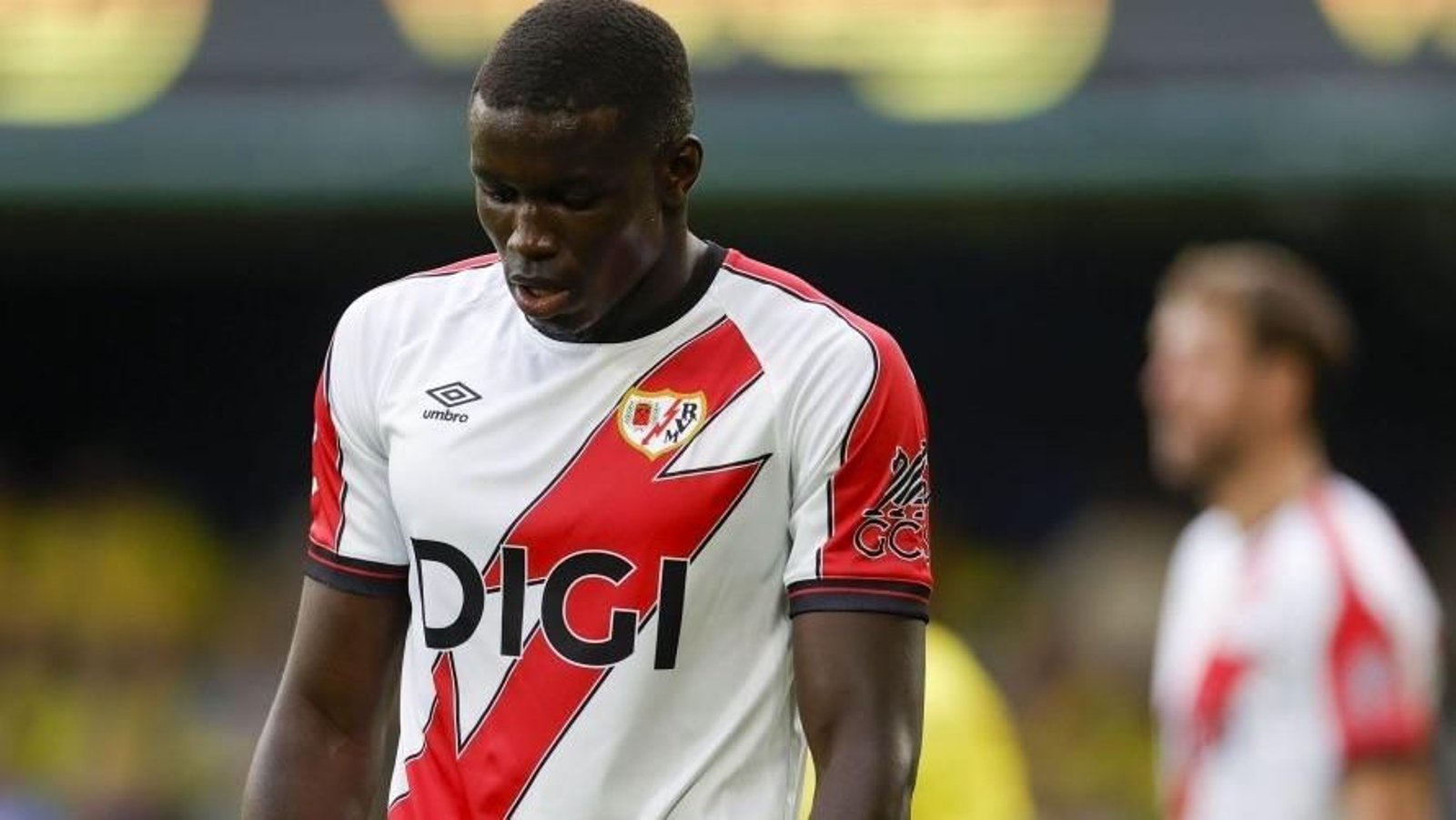 Nobel Mendy con el Rayo Vallecano en La Cerámica Nobel Mendy con el Rayo Vallecano en La Cerámica