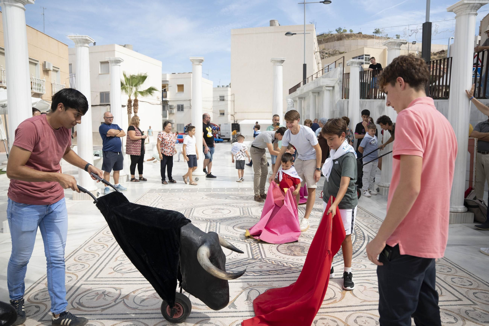 Las imágenes del taller de toros para niños y toro mecánico en Macael