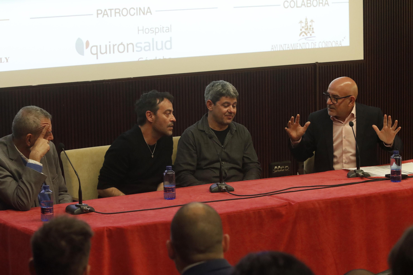 El paso de Carmen Mola por Córdoba, en imágenes