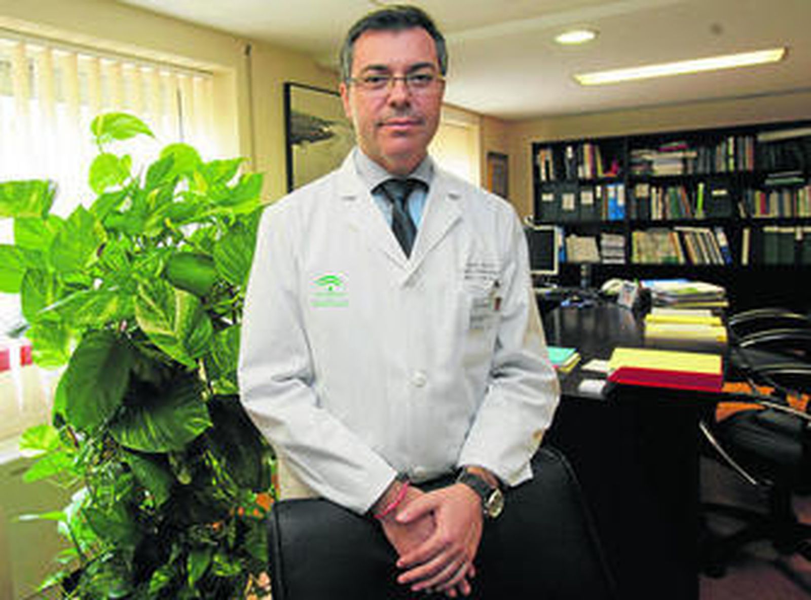 Manuel González Suárez, gerente de los hospitales Virgen del Rocío y Virgen Macarena.