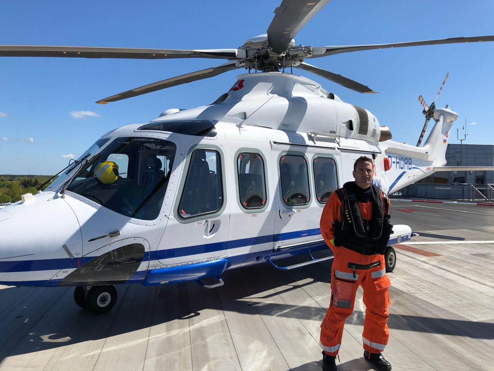 Pedro Luis Díaz, alcalde de Vélez-Blanco y piloto de helicóptero