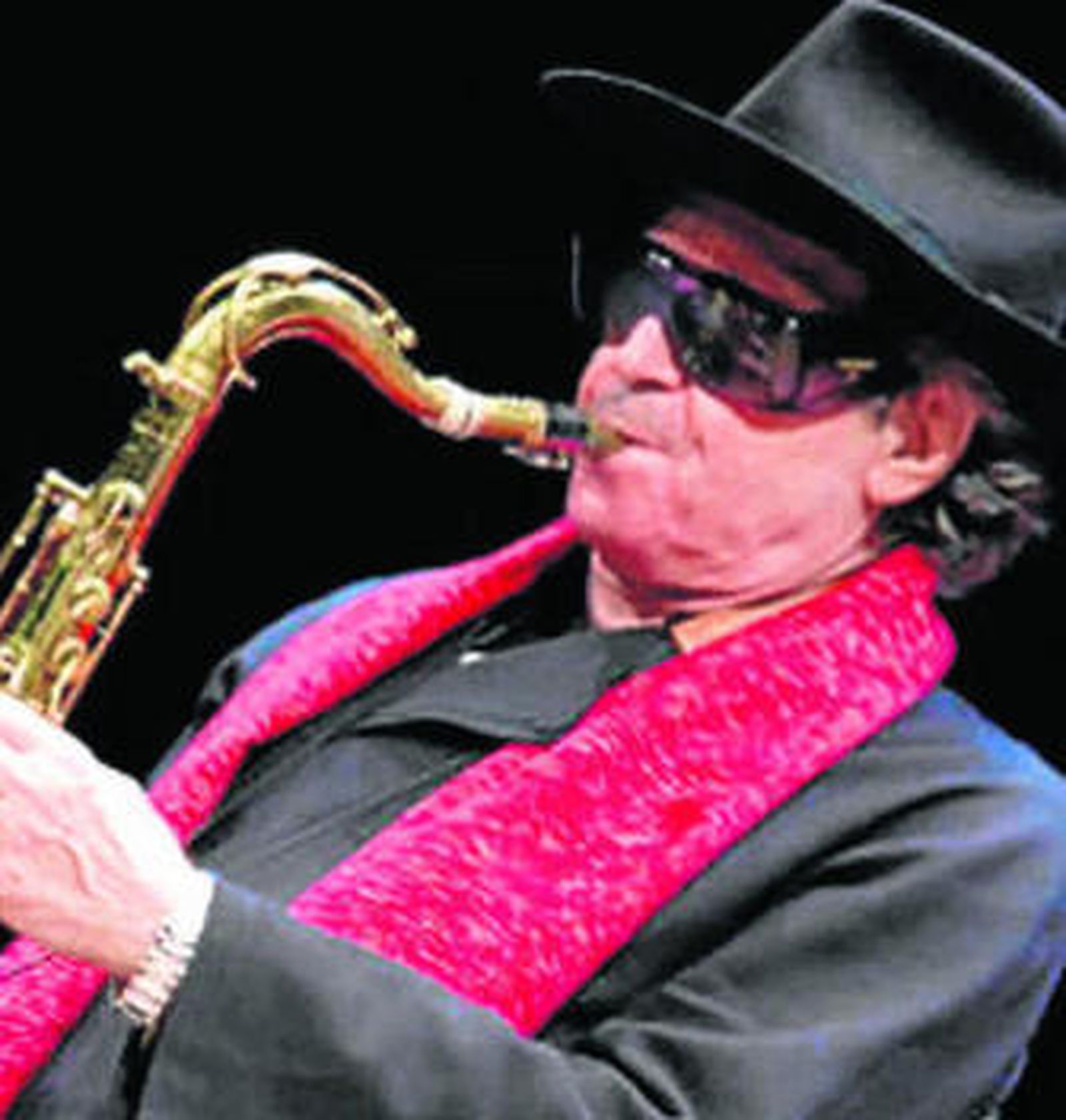 Gato Barbieri, con sus inseparables gafas ahumadas.