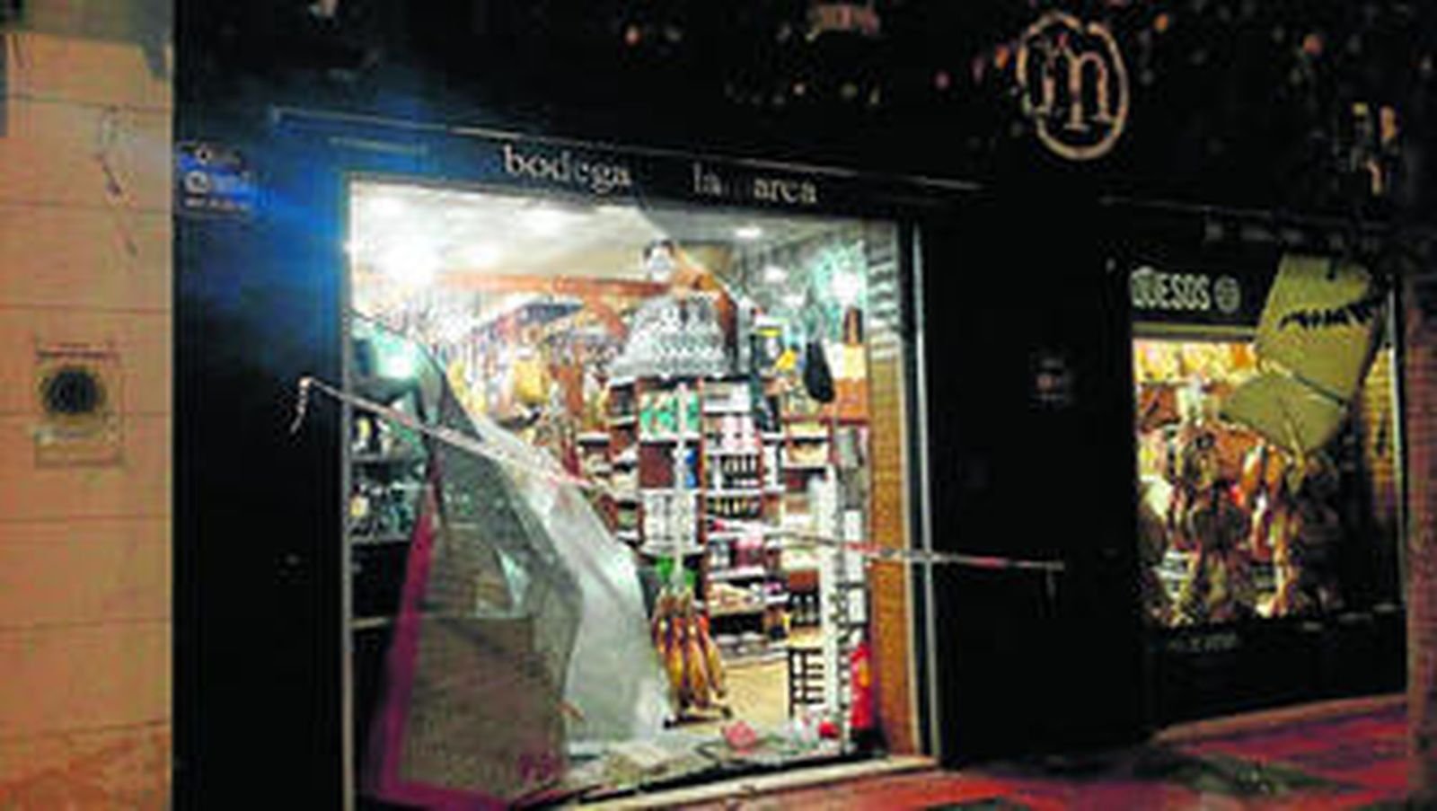 Así quedó el escaparate de Lamarca tras el robo cometido durante la noche del miércoles.