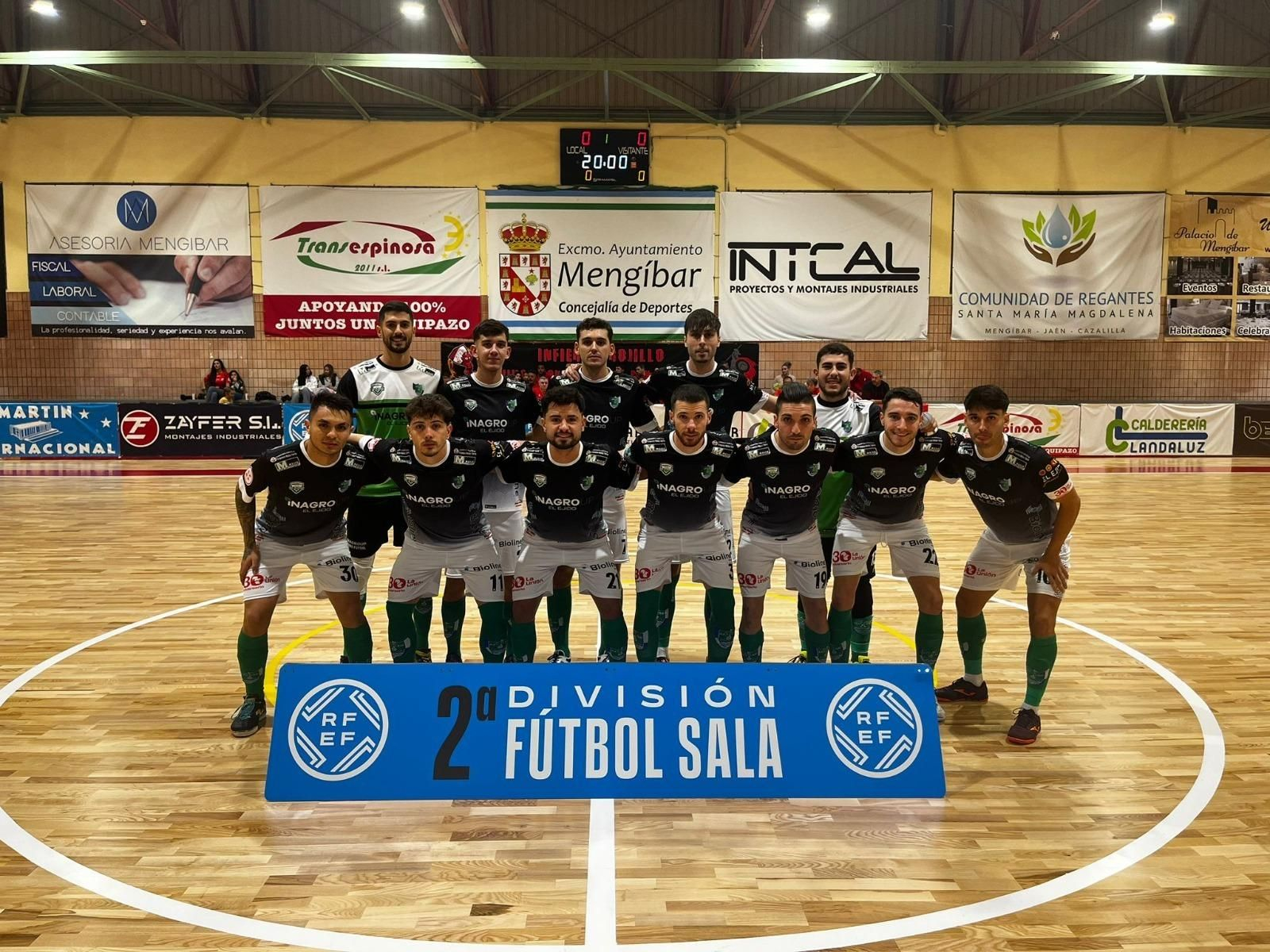 Equipo completo del CD El Ejido Futsal en su visita a Mengíbar