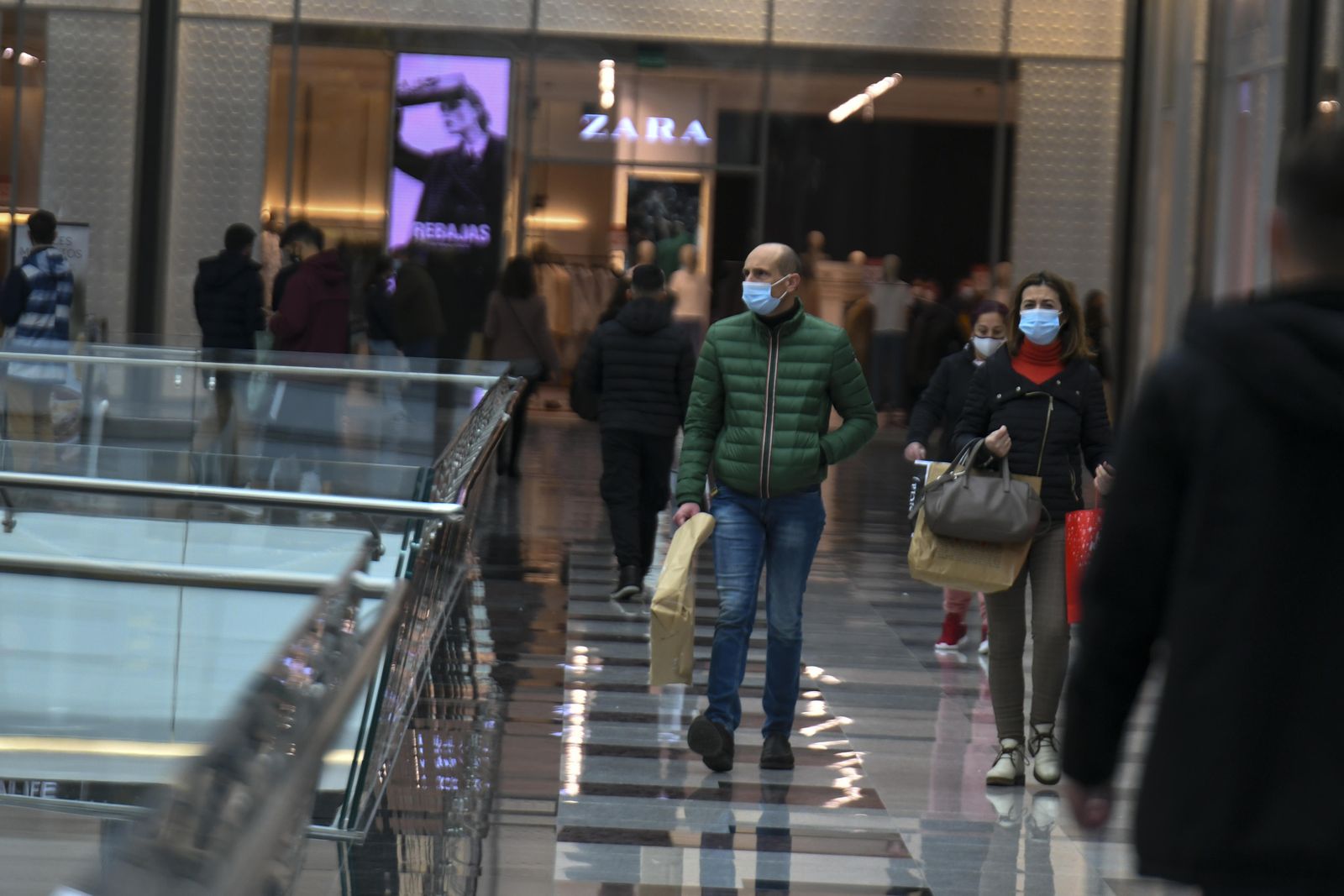 Fotos: las rebajas en el Nevada Shopping de Granada