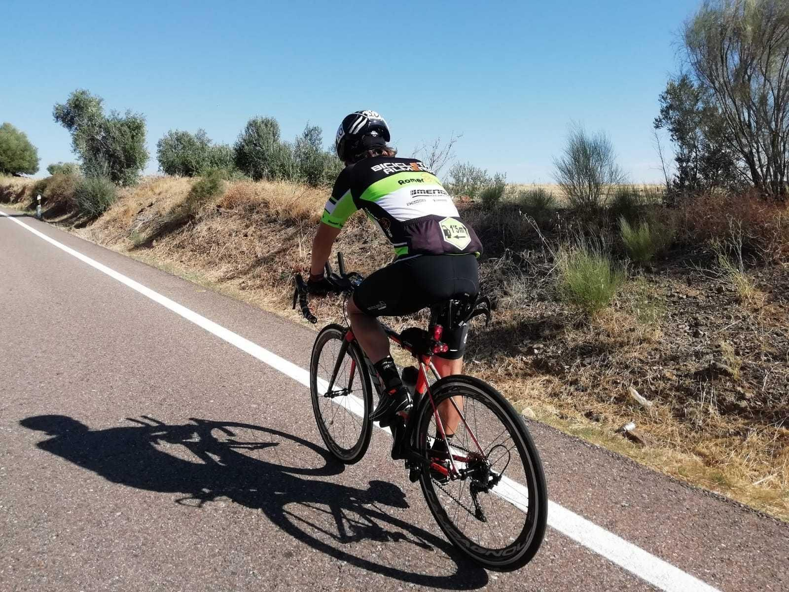 Norberto Reina, king del triatlón de día y de noche, acaba la prueba ultraman non stop