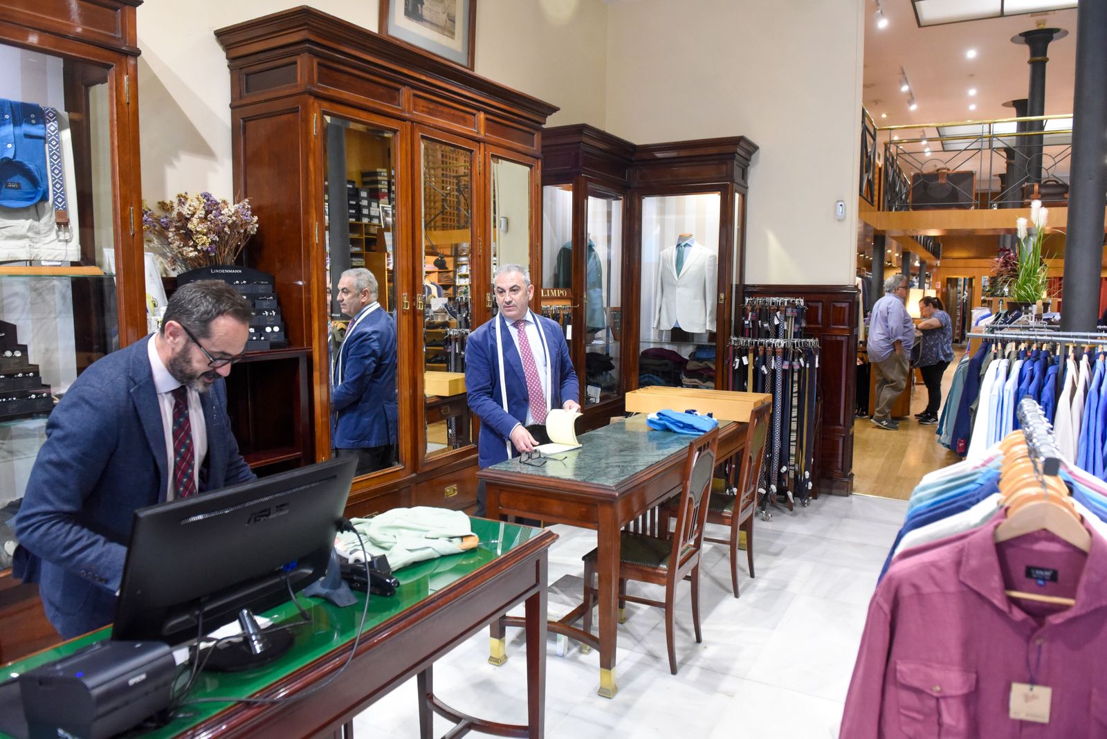 La camisería Galán, un comercio más que centenario.