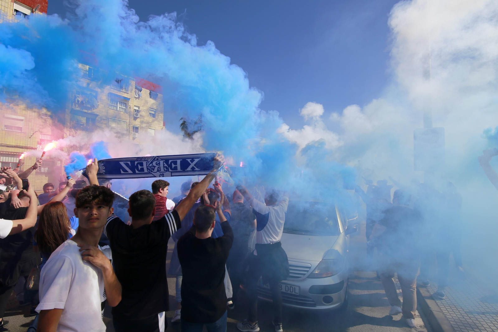 Recibimiento de la afición antes del derbi