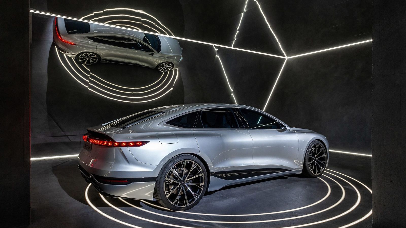 El A6 e-tron Concept es ya, prácticamente, un coche de producción disfrazado de show-car. El A6 e-tron Concept es ya, prácticamente, un coche de producción disfrazado de show-car.