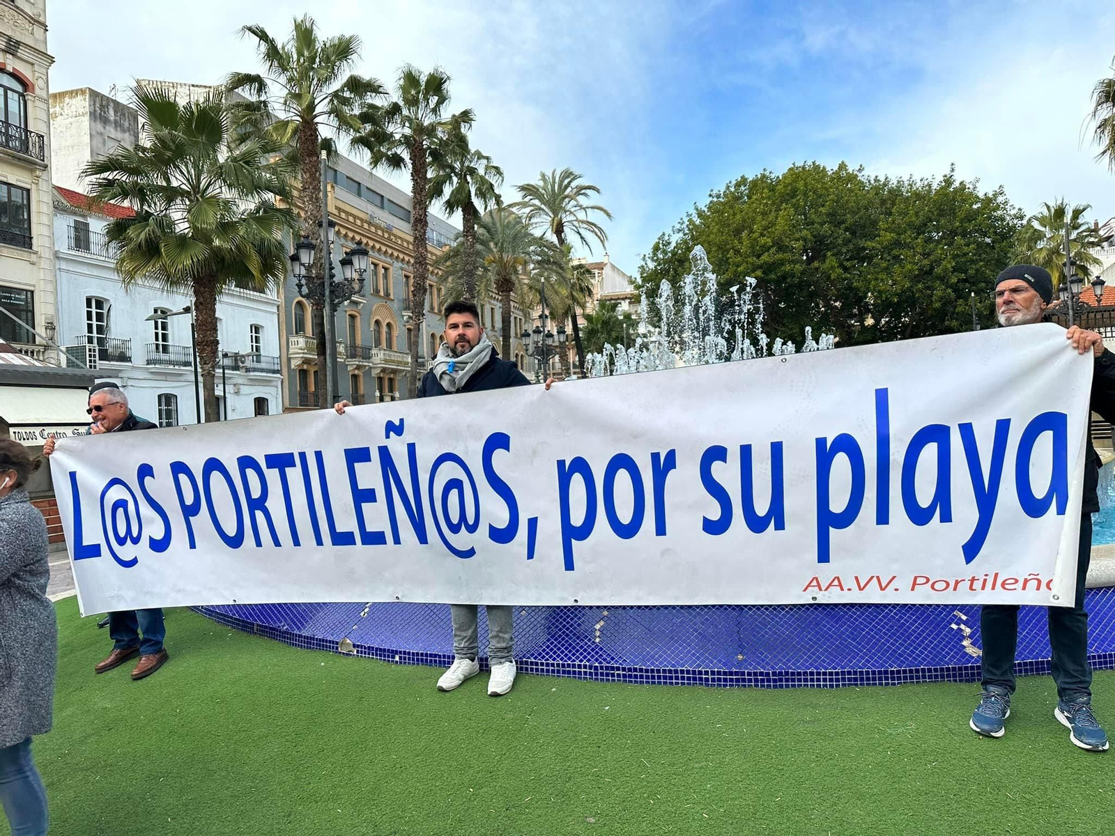 Manifestación para pedir "una solución" para la playa de El Portil