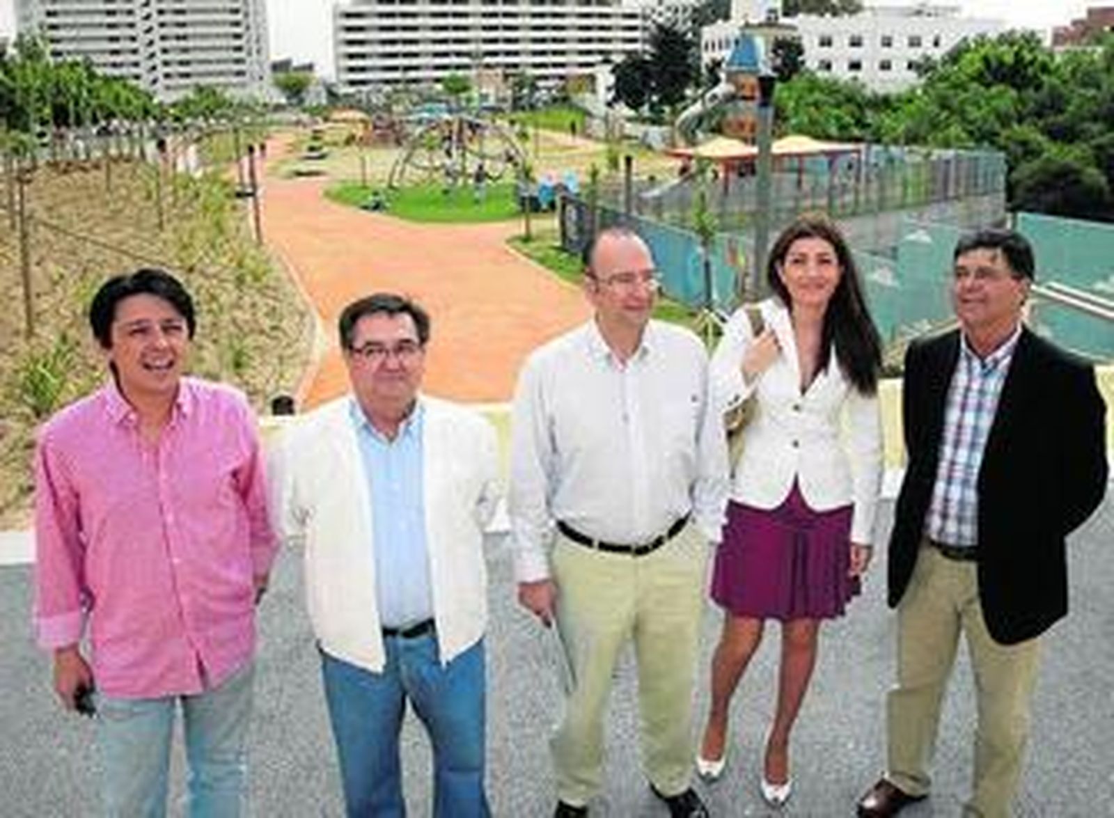 El alcalde en uno de  los últimos espacios verdes inaugurados.