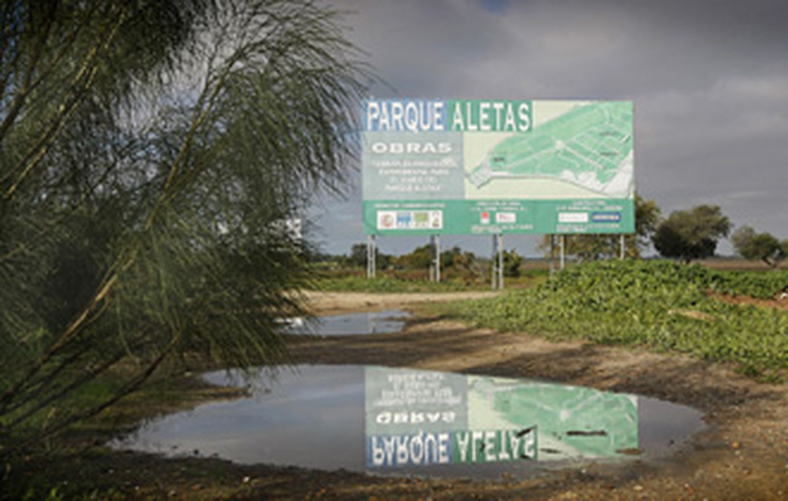 Sanz anuncia el "próximo" inicio del polígono industrial de Las Aletas