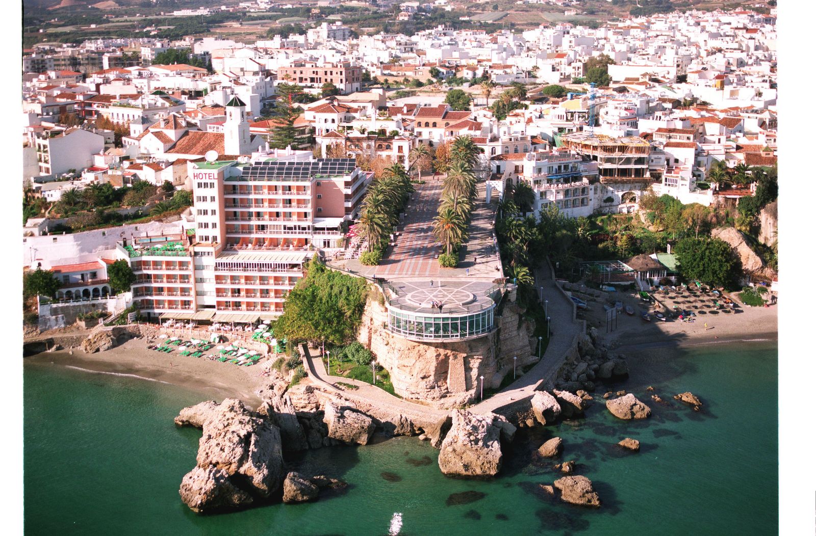 Nerja ante las elecciones municipales: A por compromisos que pasan la década.