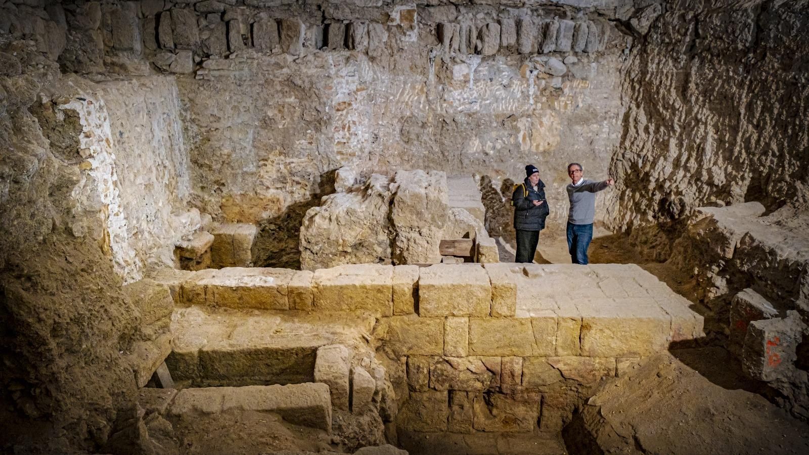 Otra imagen del yacimiento del Teatro Romano en las caballerizas de la Posada del Mesón.