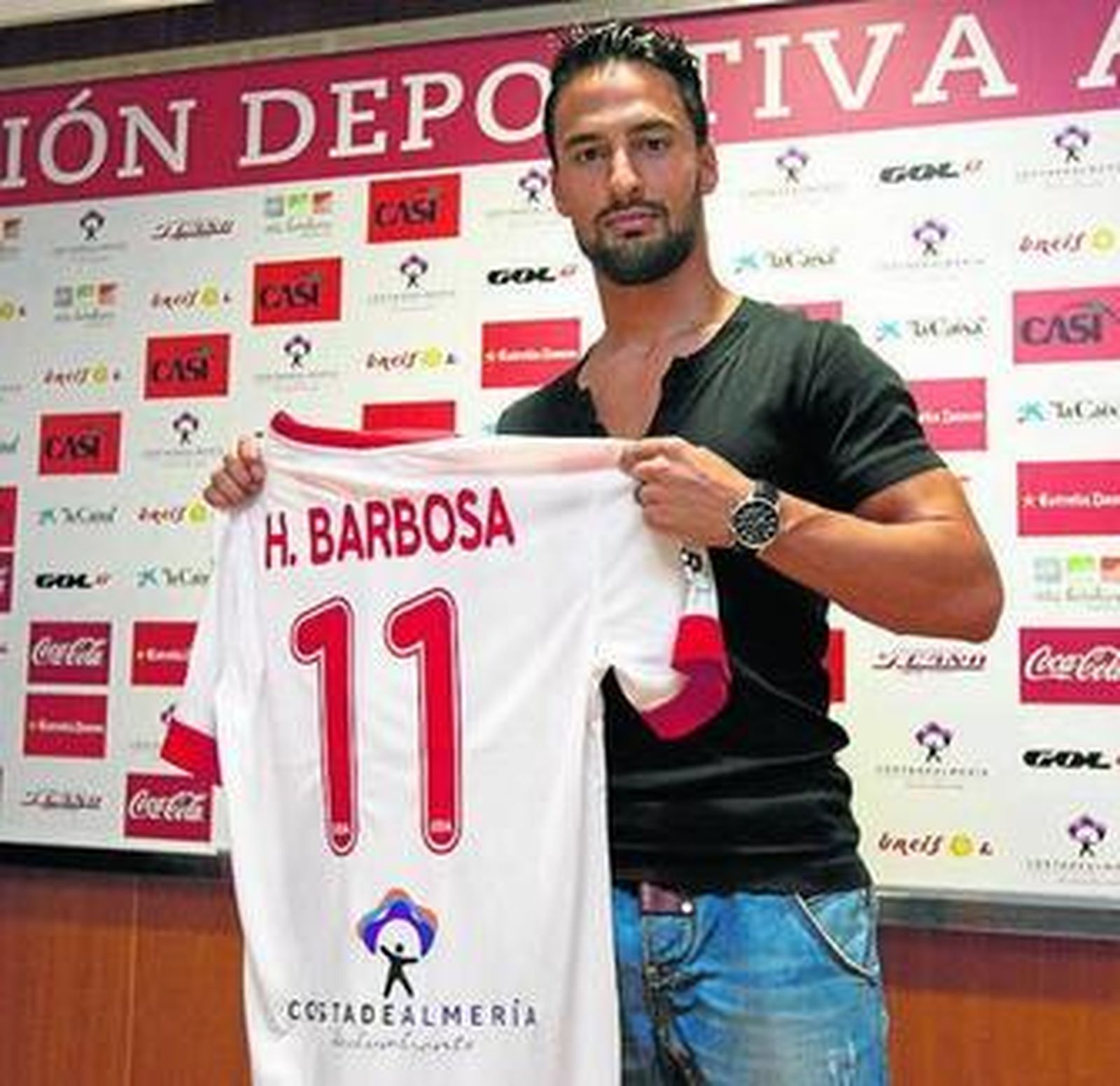Hélder Barbosa posa con la camiseta con el dorsal 11 que lucirá.