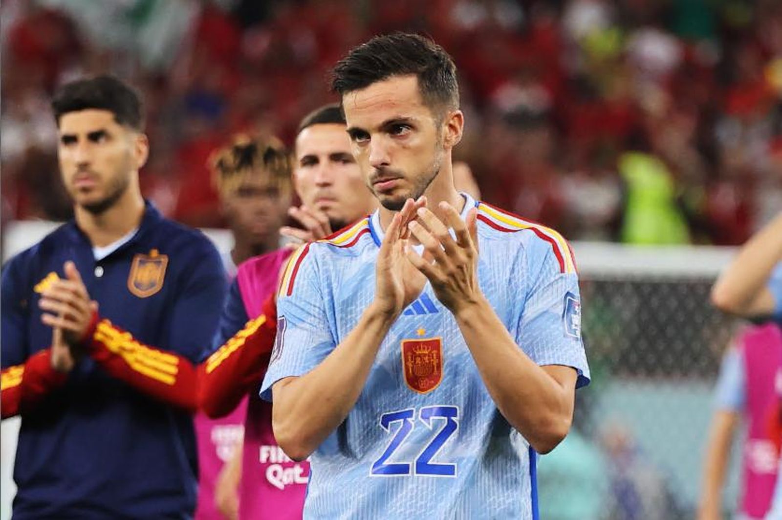 Sarabia aplaude tras la eliminación de España.