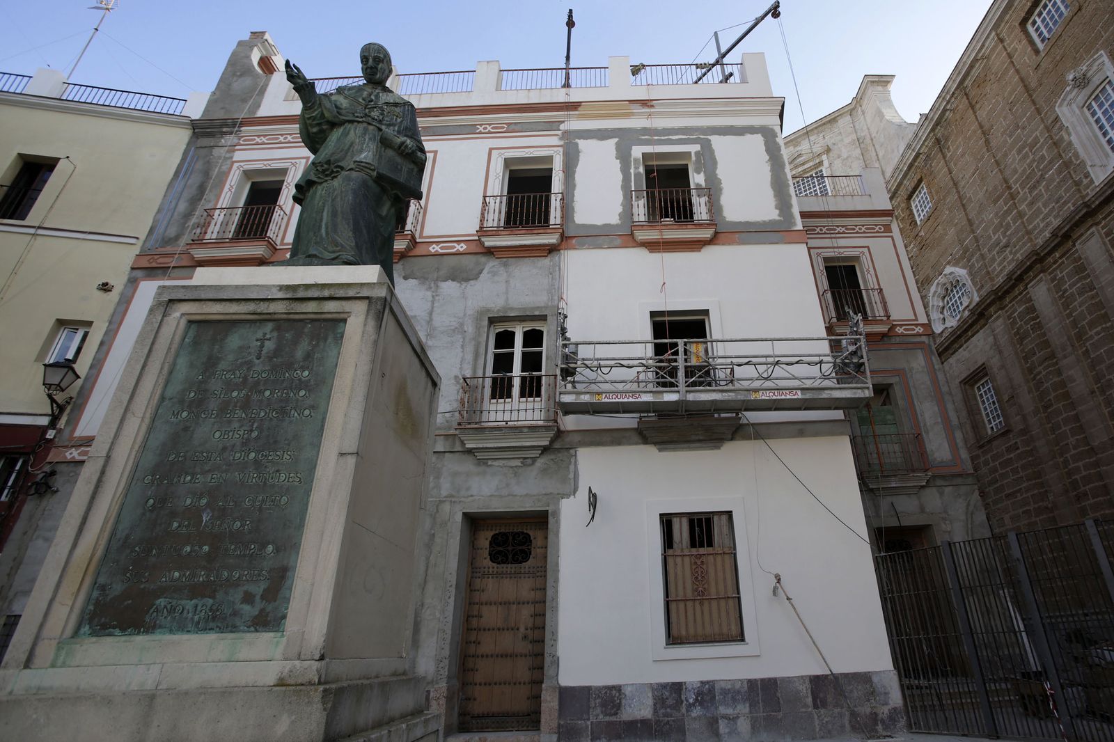 Estado actual de la fachada del restaurante ambientado en el siglo XVIII y café chill out.