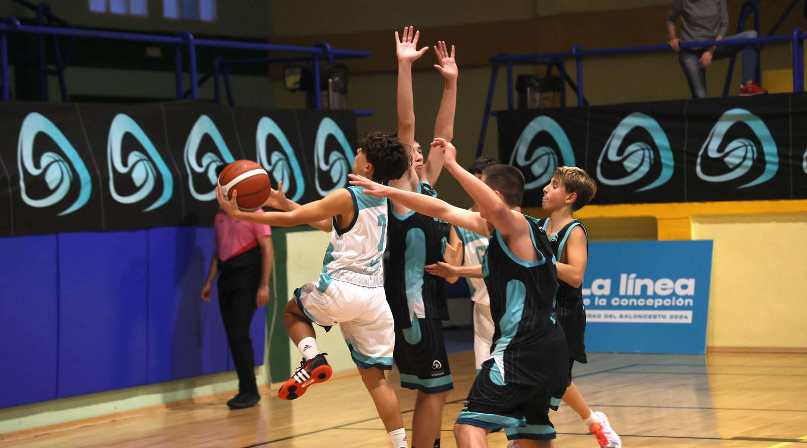 Las fotos de la primera jornada del Campeonato de Andalucía infantil masculino de baloncesto en La Línea
