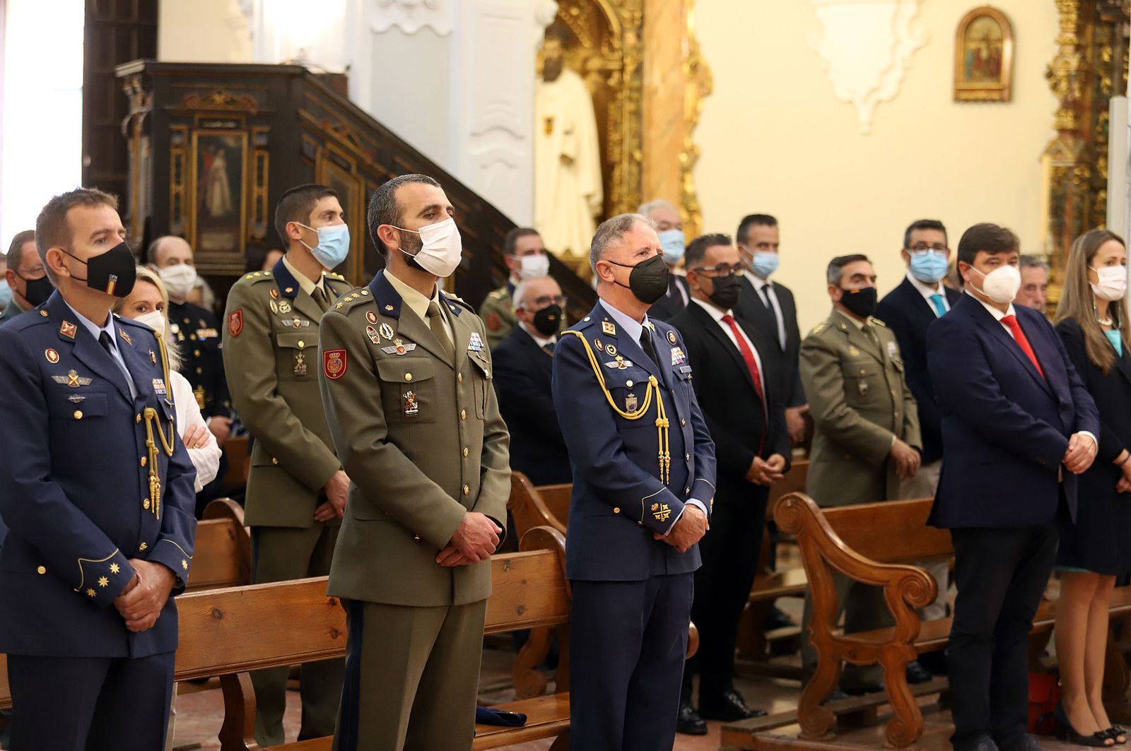 Imágenes de la ofrenda de la Guardia Real a la Virgen de la Cinta en la Catedral