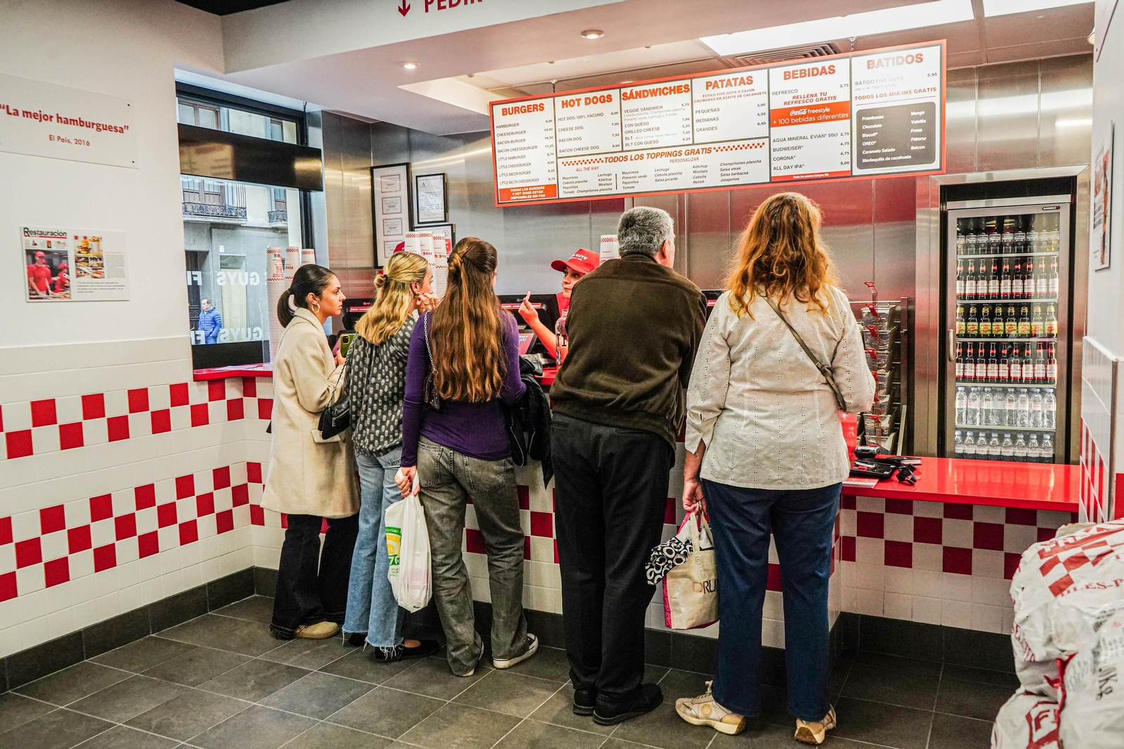 Así es la nueva hamburguesería del centro de Granada: todas las imágenes de Five Guys