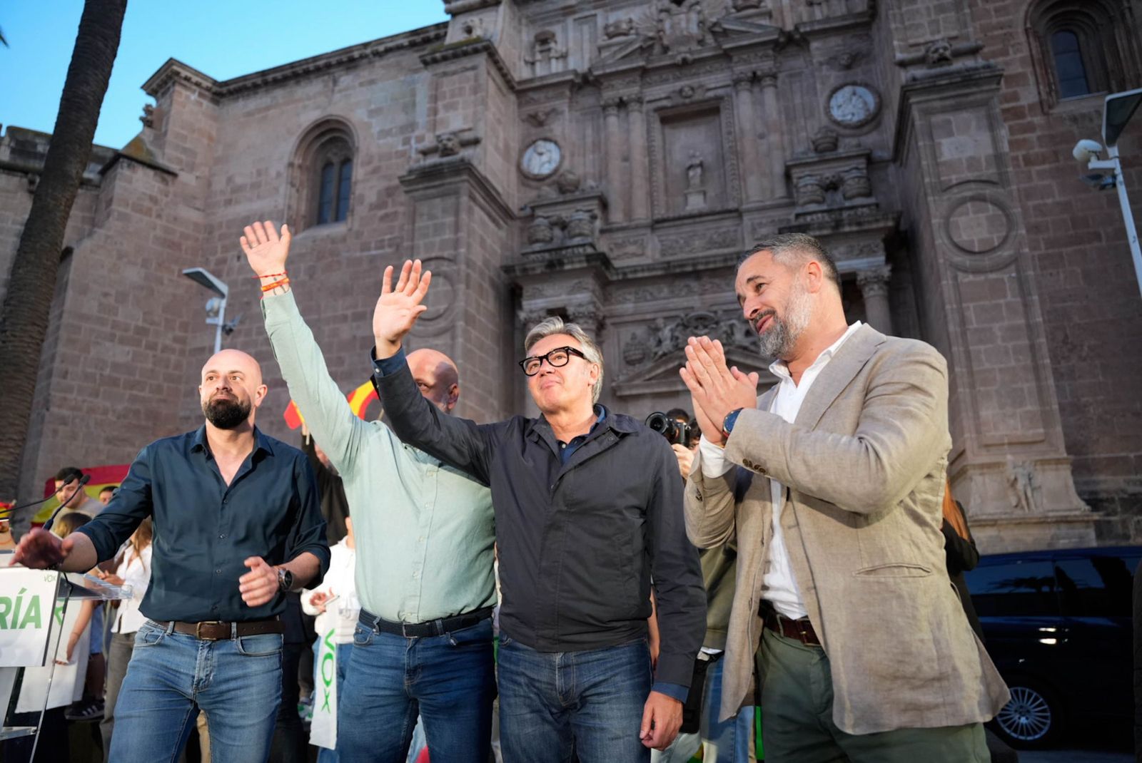 Las imágenes del acto público de Vox con Santiago Abascal en Almería