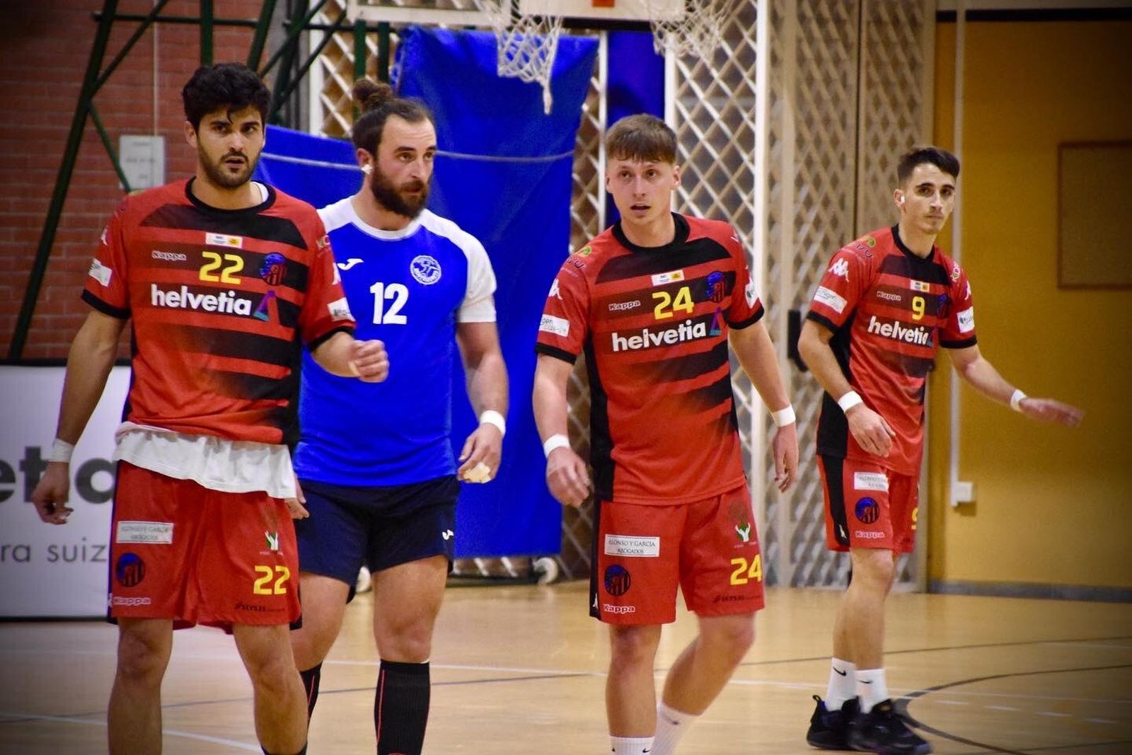 Carlos de Sola, David Martínez y Alejandro Ramírez, junto al quinteño Juan Rodríguez.