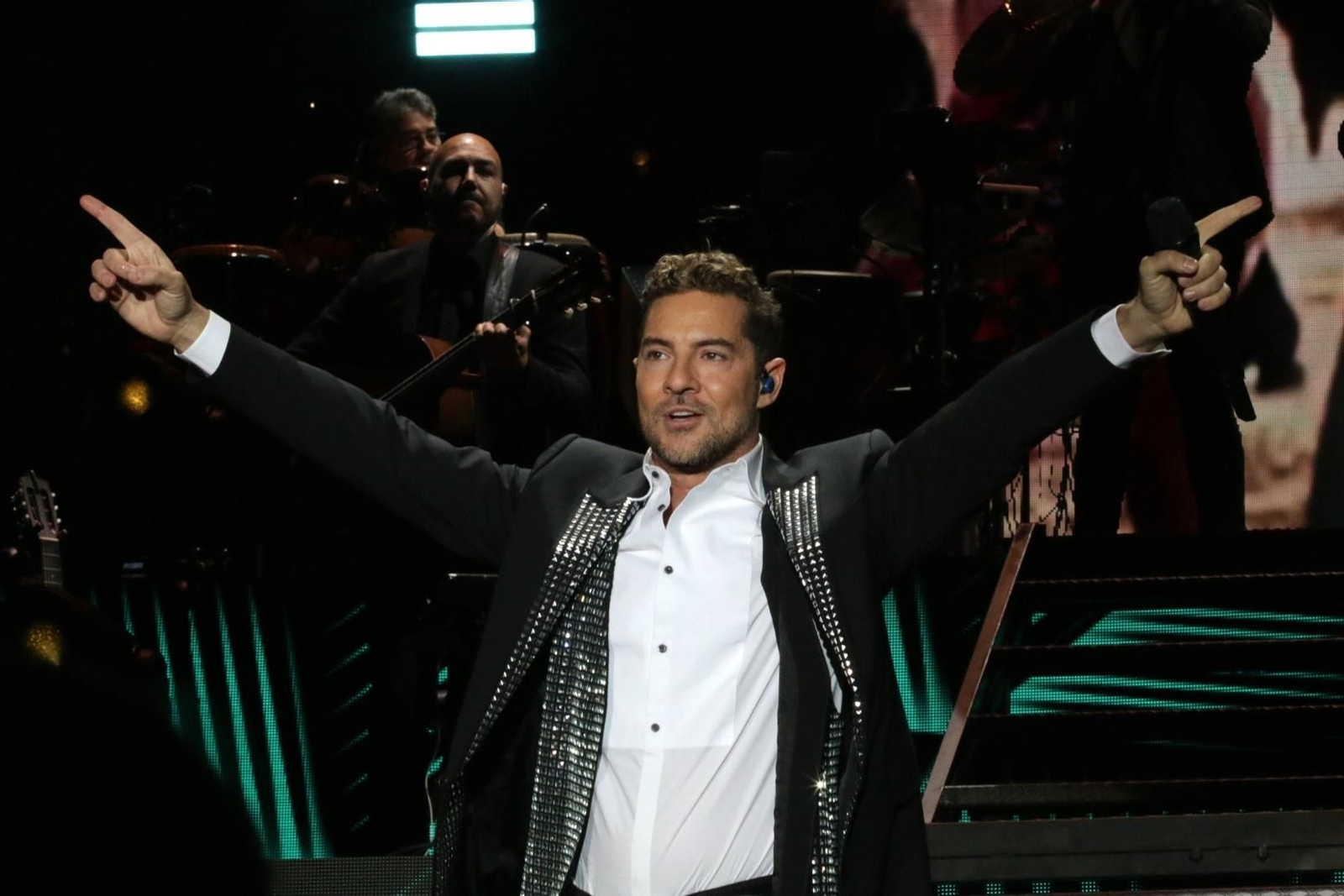 Las mejores imágenes del concierto de David Bisbal en Almería