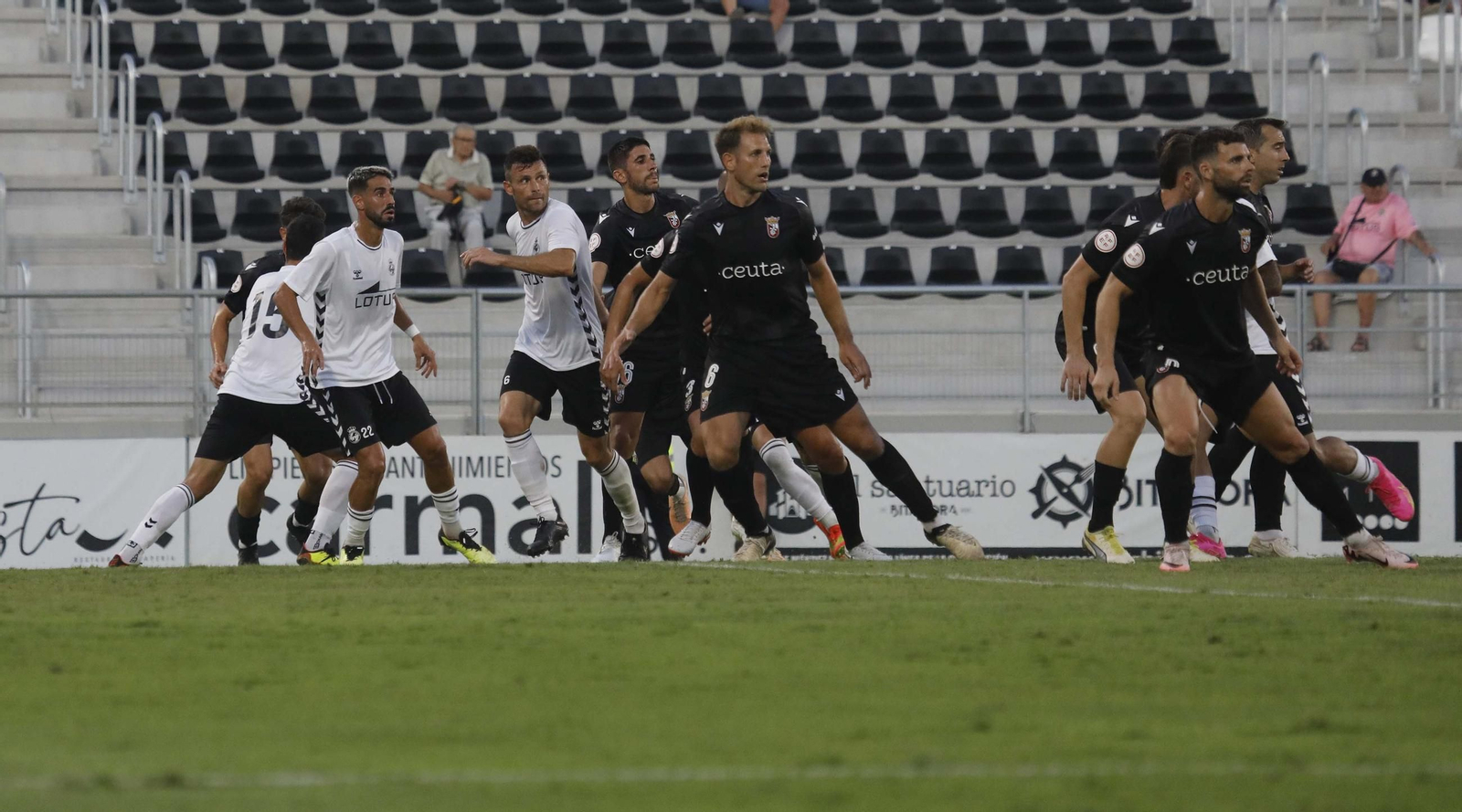 Las fotos del Balona-AD Ceuta de pretemporada en el Ciudad de La Línea (0-1)