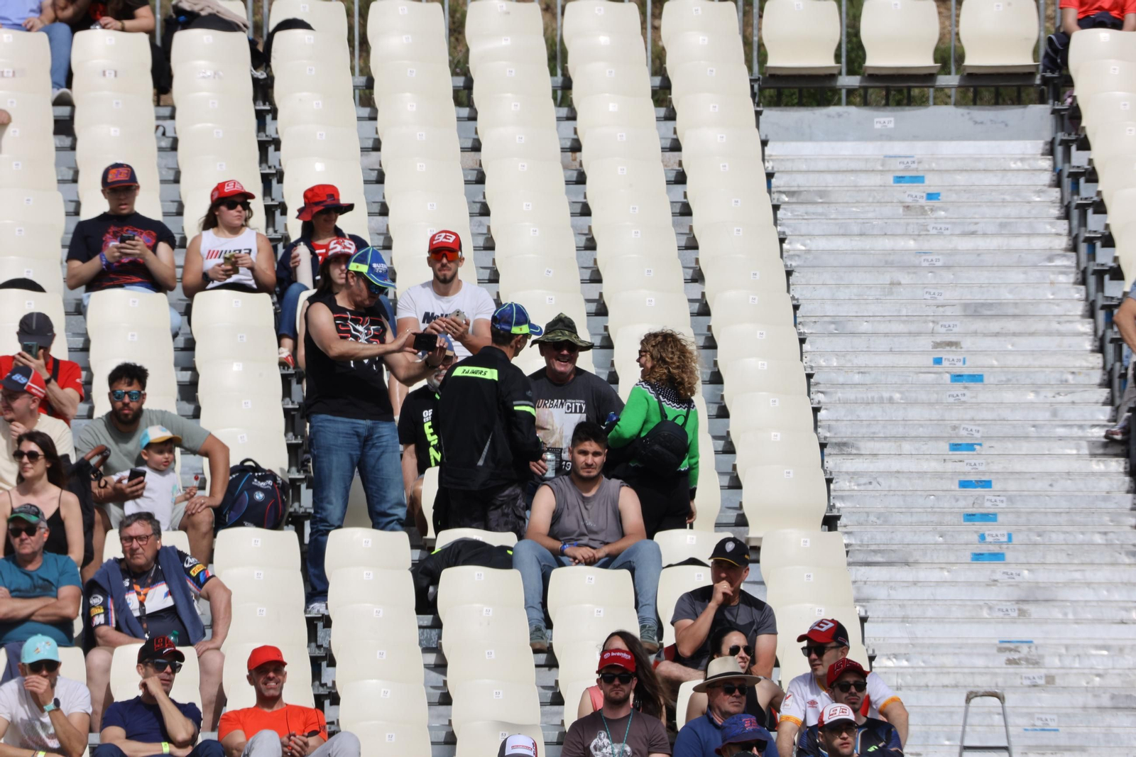 Ambiente del viernes en las gradas del Circuito de Jerez - Ángel Nieto