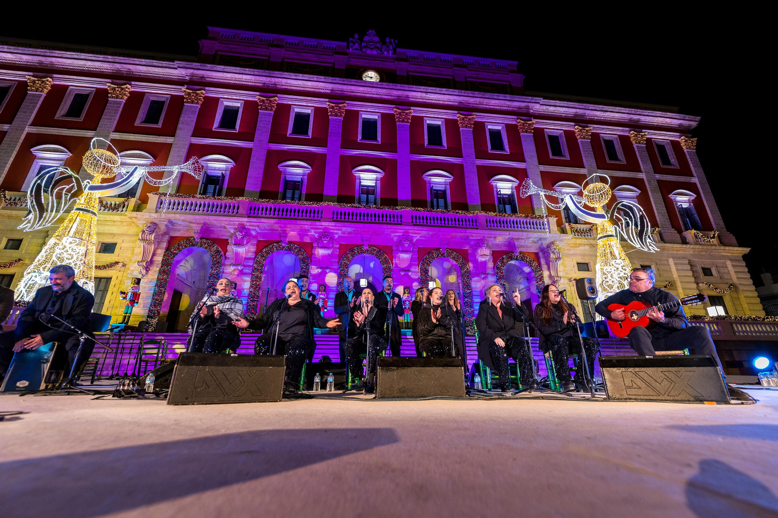 Imágenes de la final del Concurso de Coros de Campanilleros de la peña Chato en San Fernando.