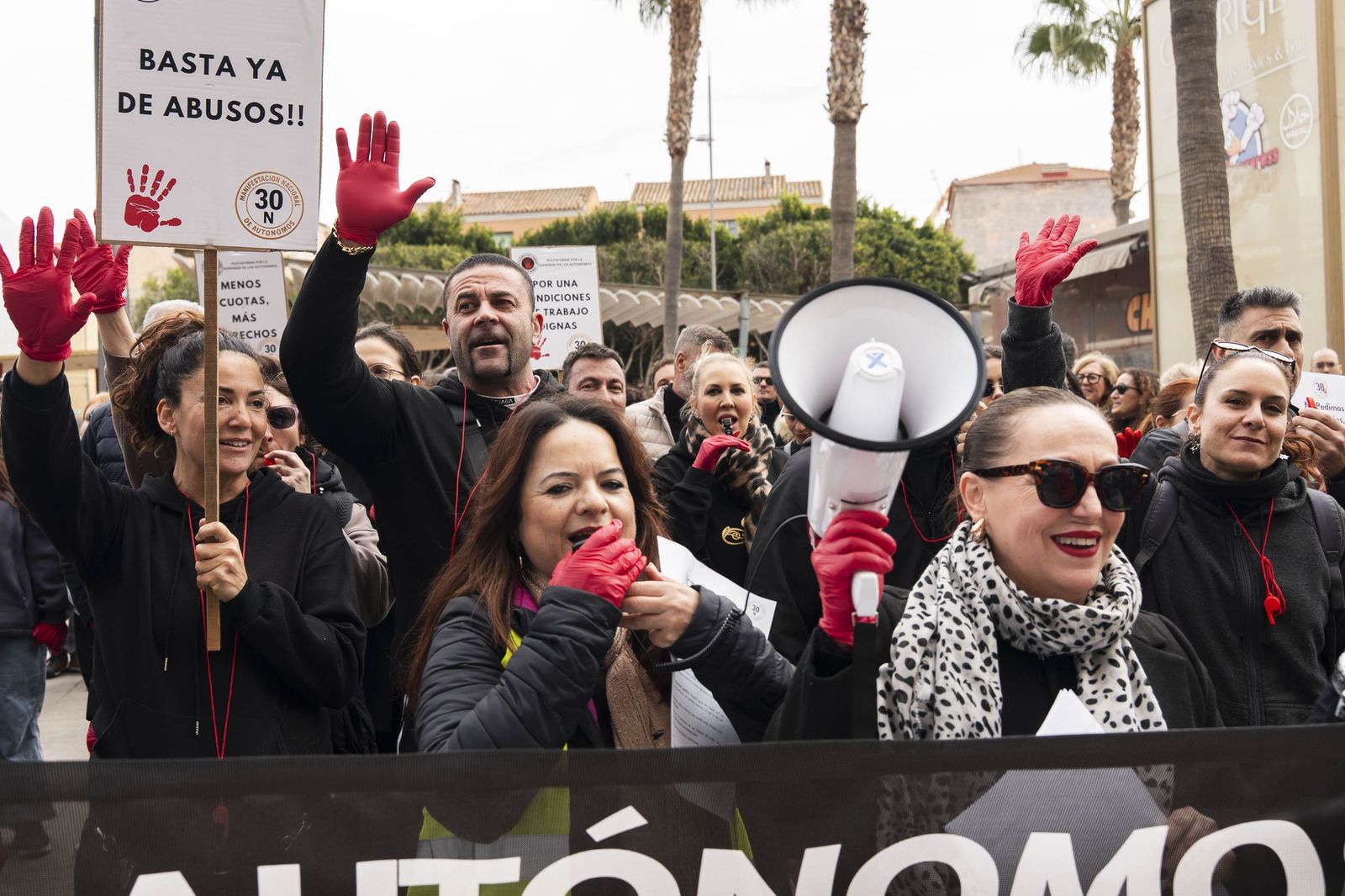 Las imágenes de la Manifestación de la Plataforma por la Dignidad de los Autónomos en Almería