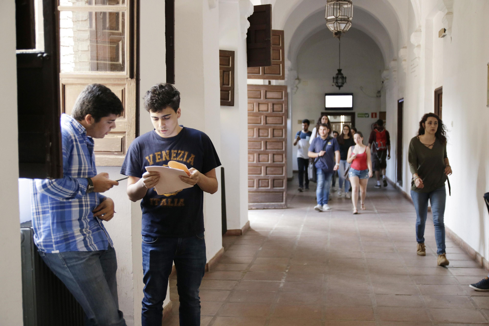 Alumnos de la UCO en la Facultad de Filosofía y Letras.
