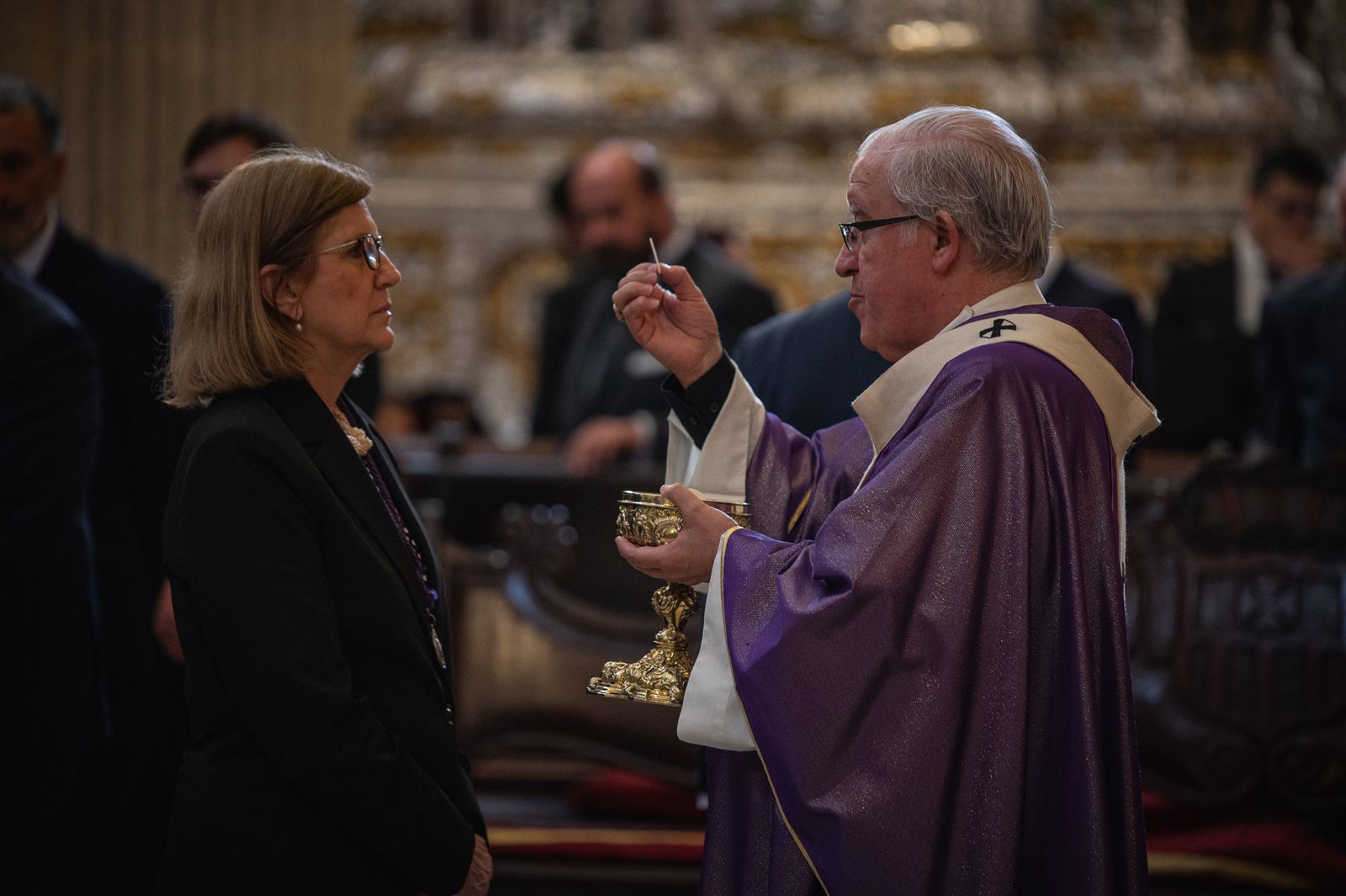 El traslado del Señor de Pasión a su paso, en imágenes