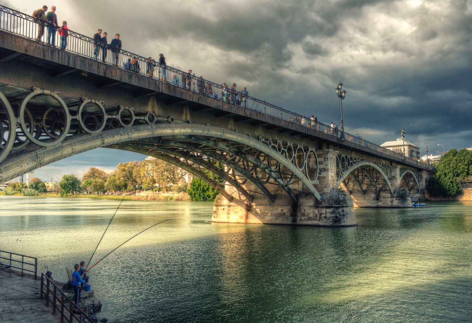 El puente de Triana, captado por la cámara de Zu Sánchez.